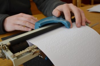Didžiausi leidėjai Brailio raštu ragina laikytis aukščiausių kokybės standartų